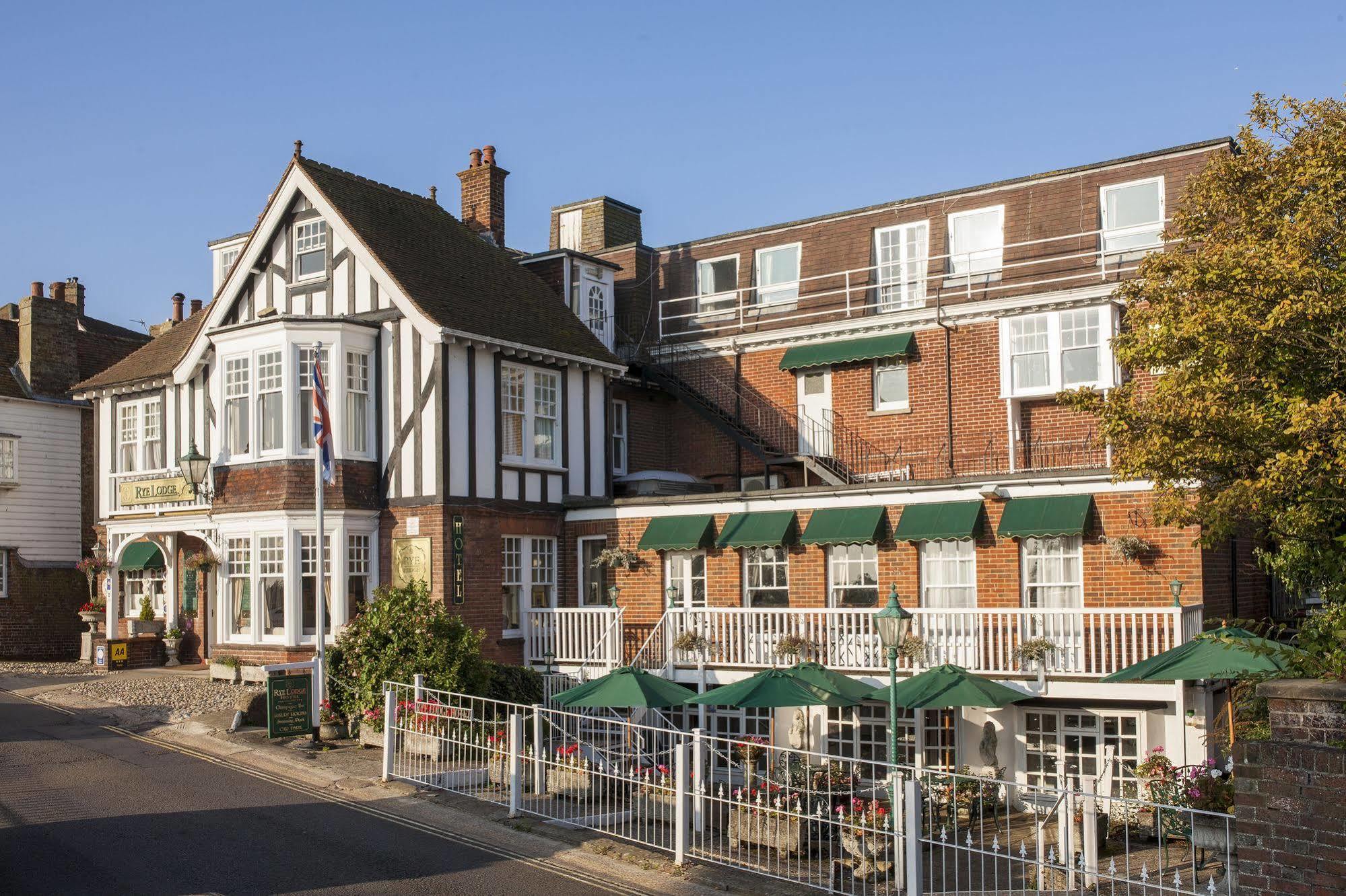 The Lookout Rye Hotel Exterior photo