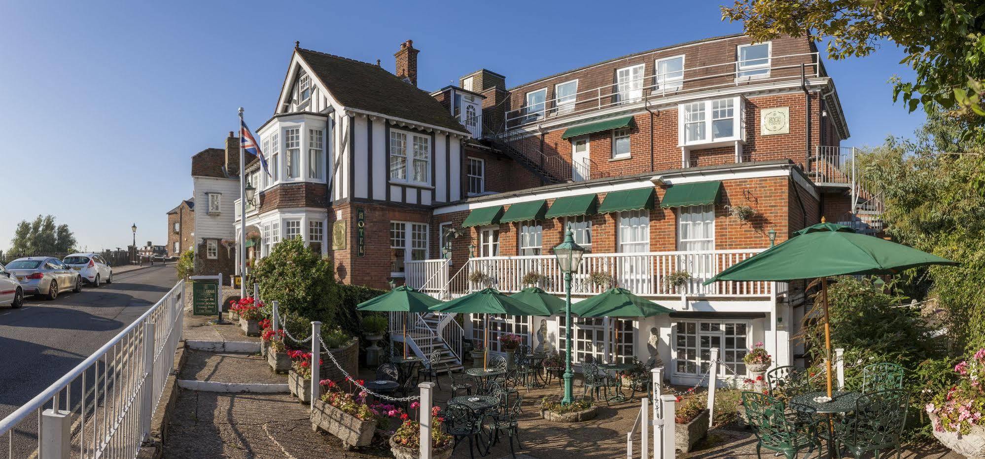 The Lookout Rye Hotel Exterior photo